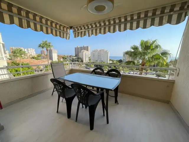 Piso con terraza en alquiler en Calle de la Nasa