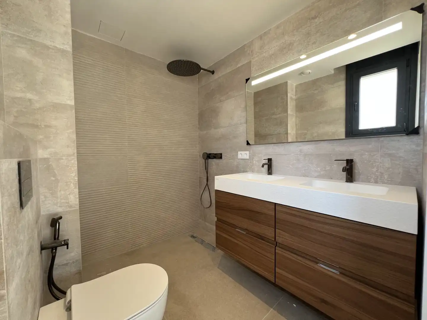 Maison mitoyenne avec terrasse à vendre à SINIES DE LES, imagen 16
