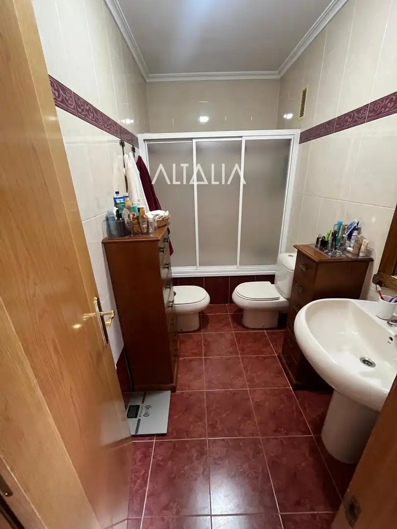 Habitación de Casa adosada en venta en Cuenca con Calefacción, Piscina y Piscina comunitaria
