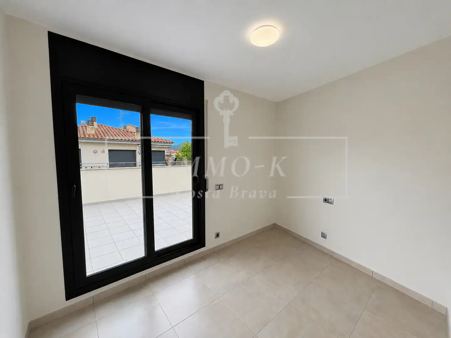 Parking of Flat for sale in Llançà  with Air Conditioner, Heating and Terrace