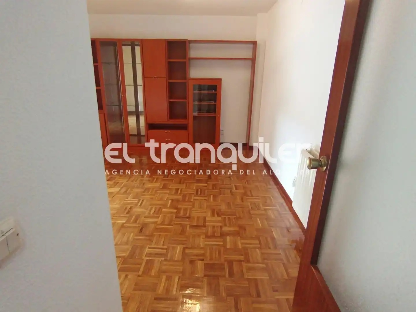 Dormitori de Pis de lloguer en Rivas-Vaciamadrid amb Parquet, Terrassa i Moblat