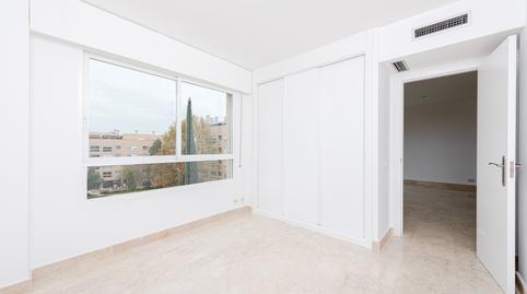 Foto 5 de Piso de alquiler en El Algabeño, 27, Conde Orgaz - Piovera, Madrid