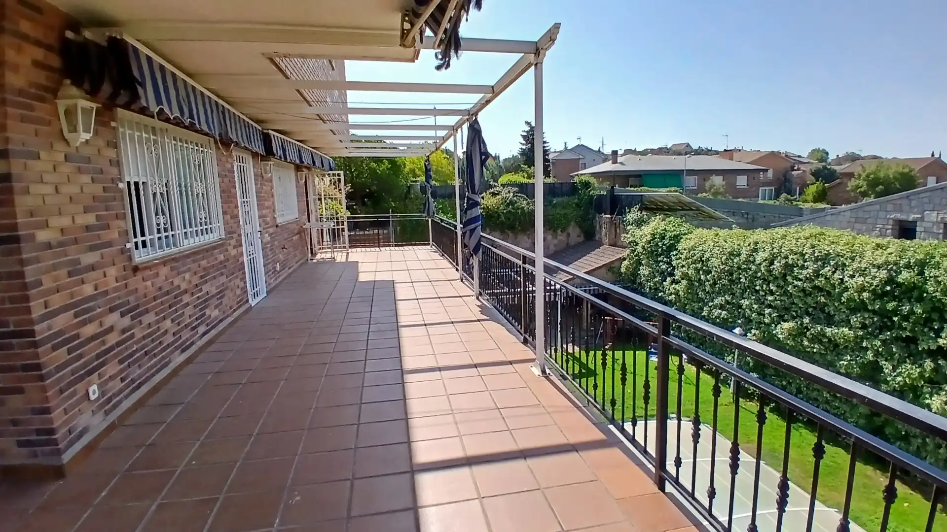 Terrassa de Casa o xalet en venda en Colmenarejo amb Aire condicionat, Calefacció i Jardí privat