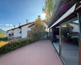 Terrassa de Pis en venda en Jaca amb Calefacció, Jardí privat i Parquet