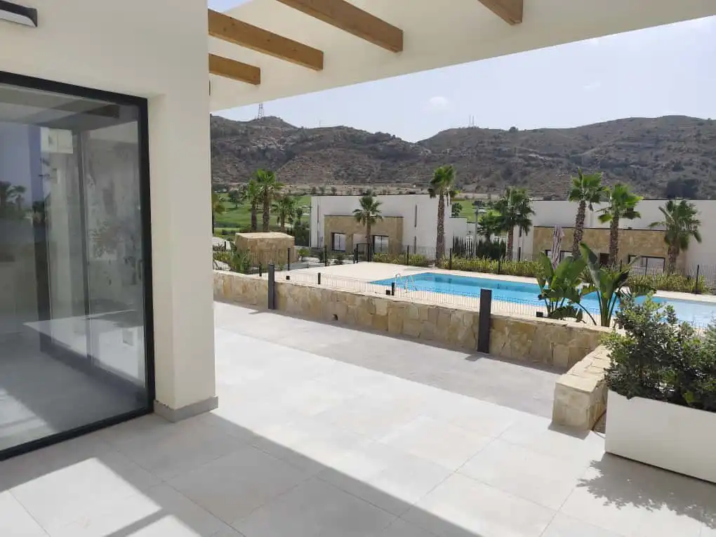Appartement compact avec piscine à vendre à Monforte del Cid