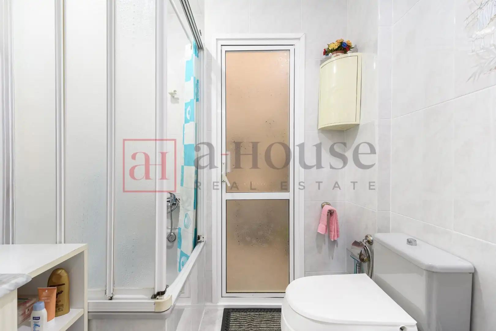 Baño de Piso en venta en Barcelona con Terraza, Amueblado y Balcón