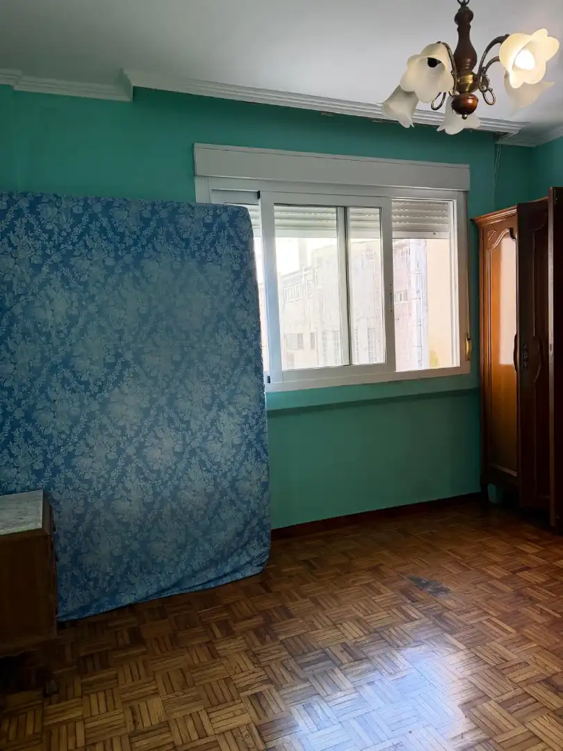 Schlafzimmer von Wohnung zum Verkauf in Santiago de Compostela  mit Heizung, Parkett und Abstellraum