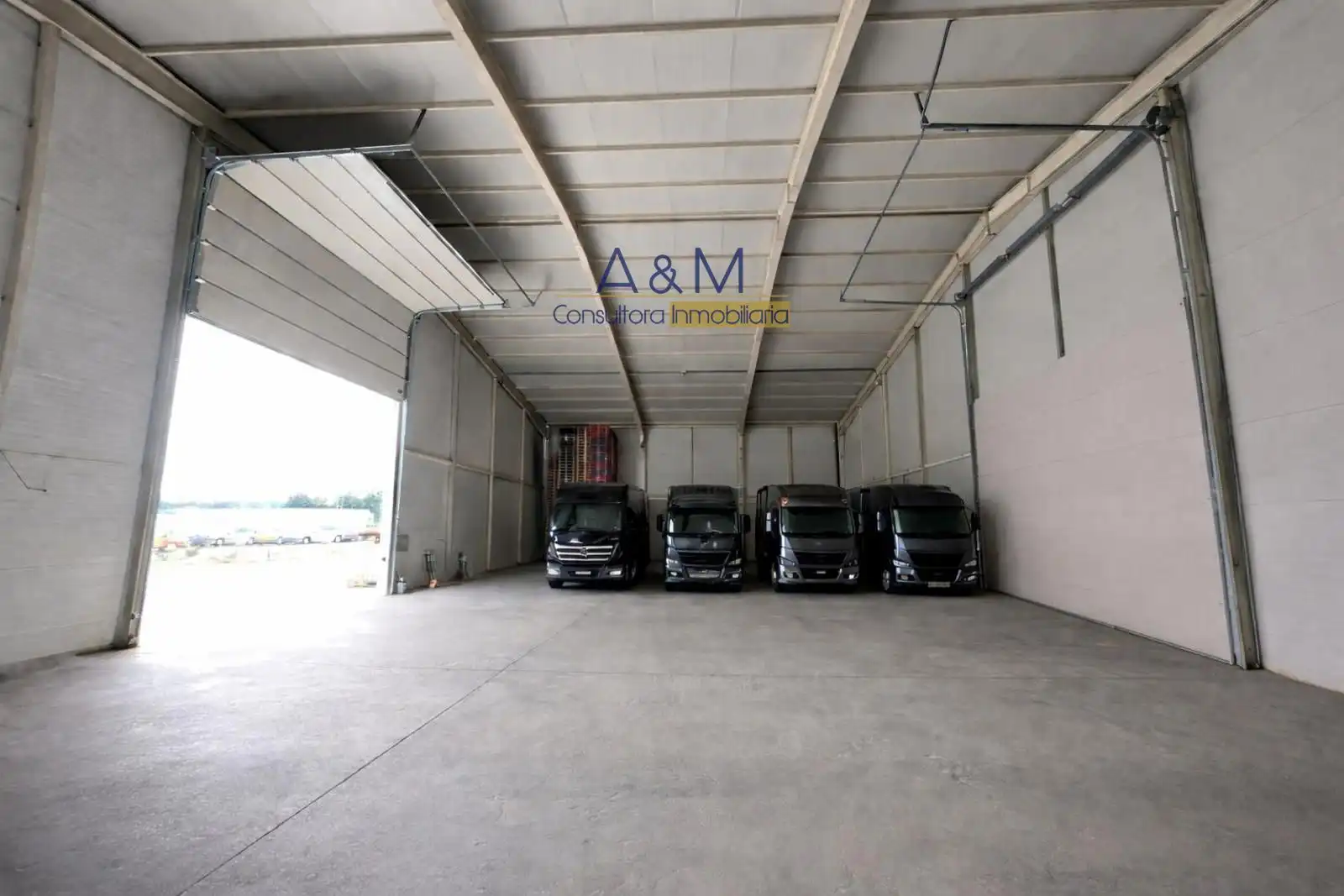 Parkplatz von Fabrikhallen zur Miete in Mojados