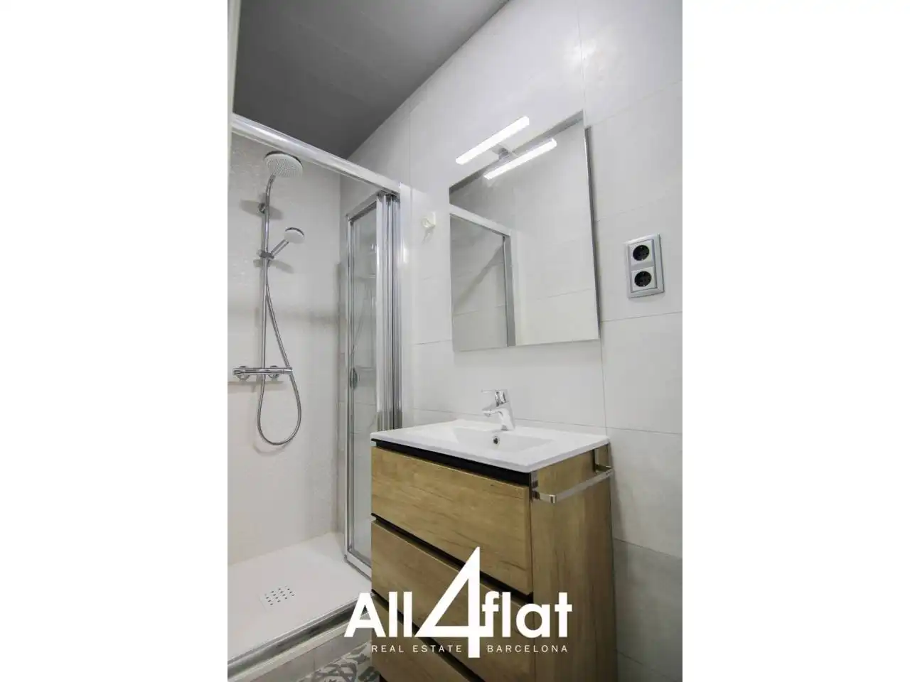 Baño de Estudio de alquiler en Barcelona con Alarma