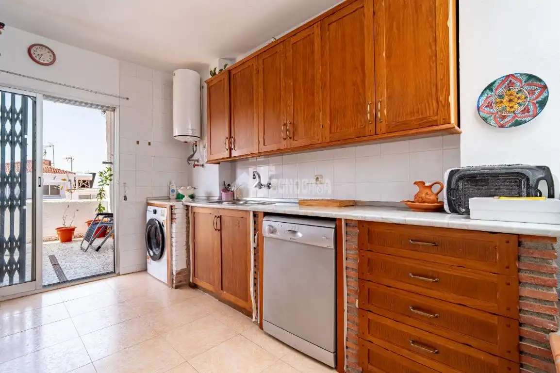 Küche von Einfamilien-Reihenhaus zum Verkauf in Lanjarón mit Klimaanlage, Heizung und Terrasse