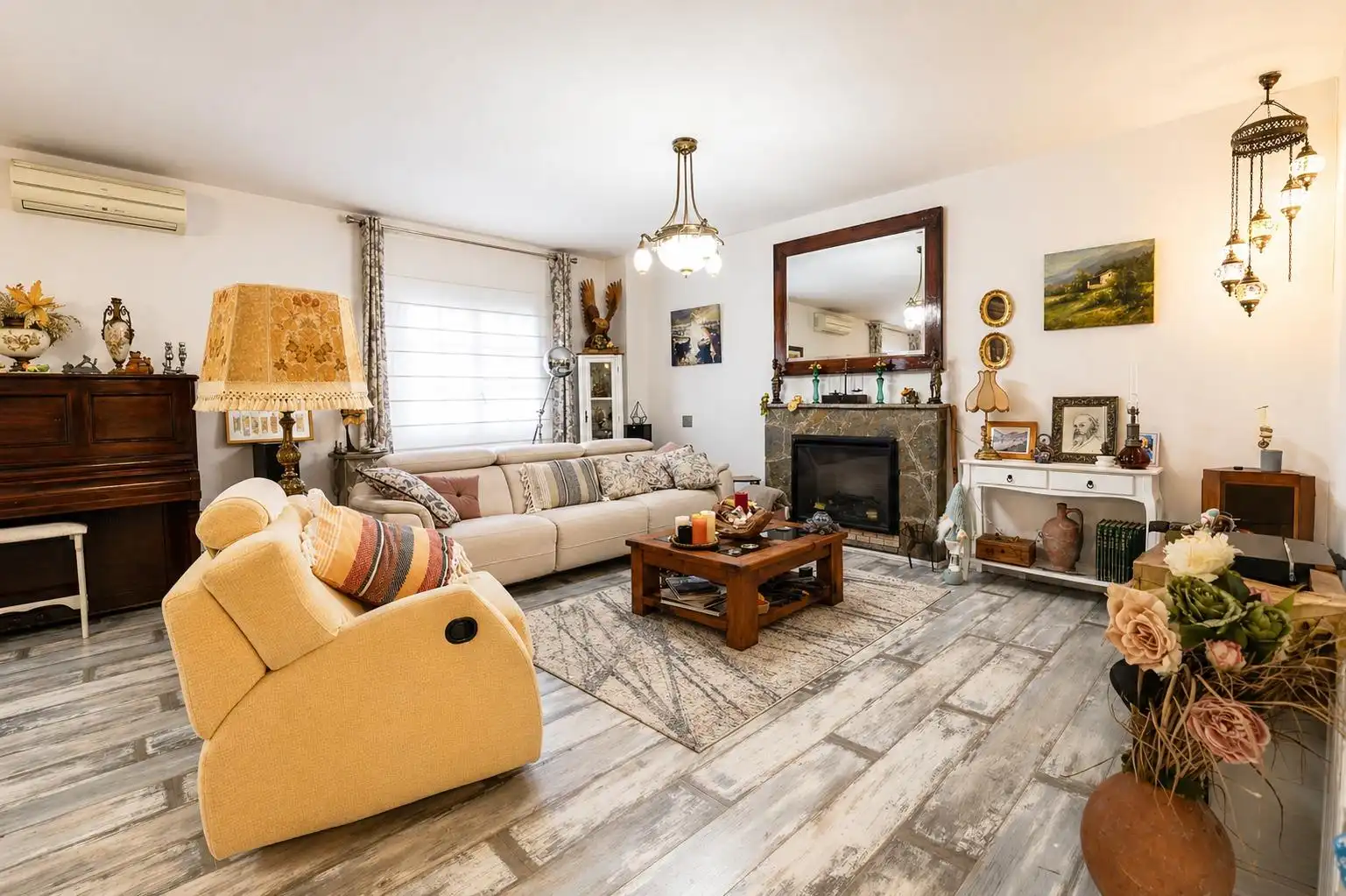 Sala de estar de Casa o chalet en venta en Mont-roig del Camp con Aire acondicionado, Calefacción y Jardín privado
