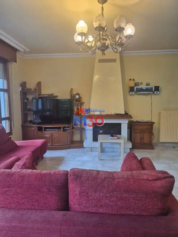 Sala d'estar de Casa o xalet en venda en Miranda de Ebro amb Calefacció i Piscina