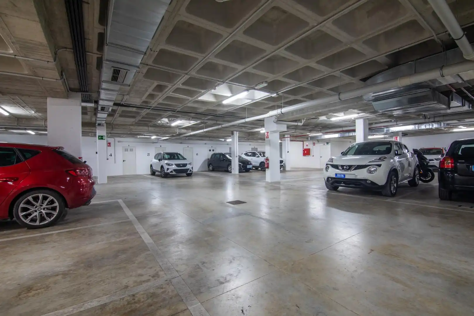 Parking of Ground floor for sale in Elche / Elx  with Air Conditioner, Heating and Private garden