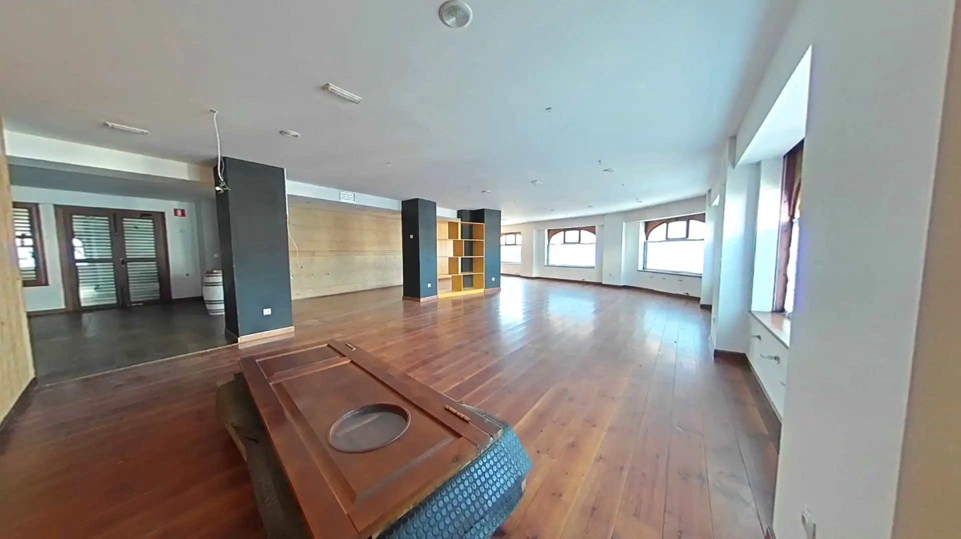 Local comercial en venda a Calle Sagrada Familia 49