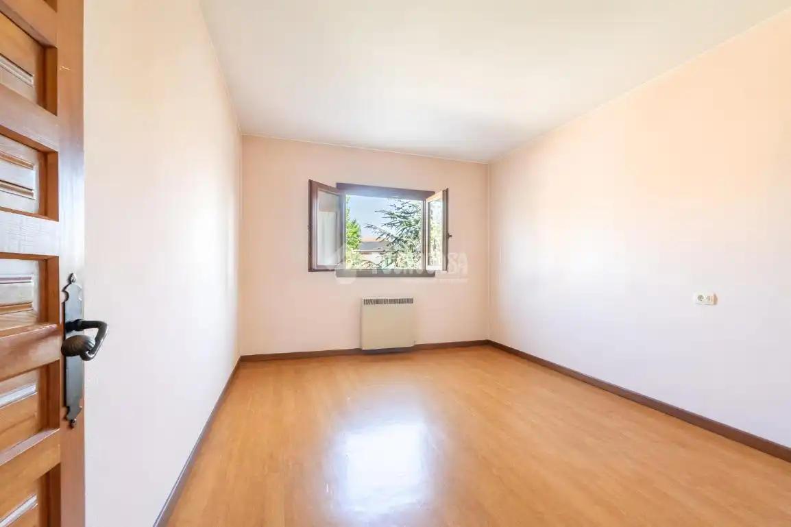 Habitación de Casa adosada en venta en Torrelodones con Calefacción, Jardín privado y Terraza