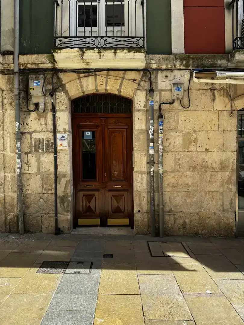 Vista exterior de Pis en venda en Burgos Capital amb Aire condicionat