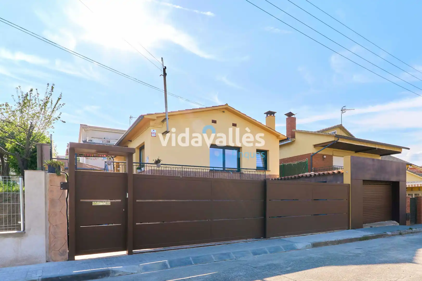 Vista exterior de Casa o chalet en venta en Llinars del Vallès con Aire acondicionado, Calefacción y Jardín privado