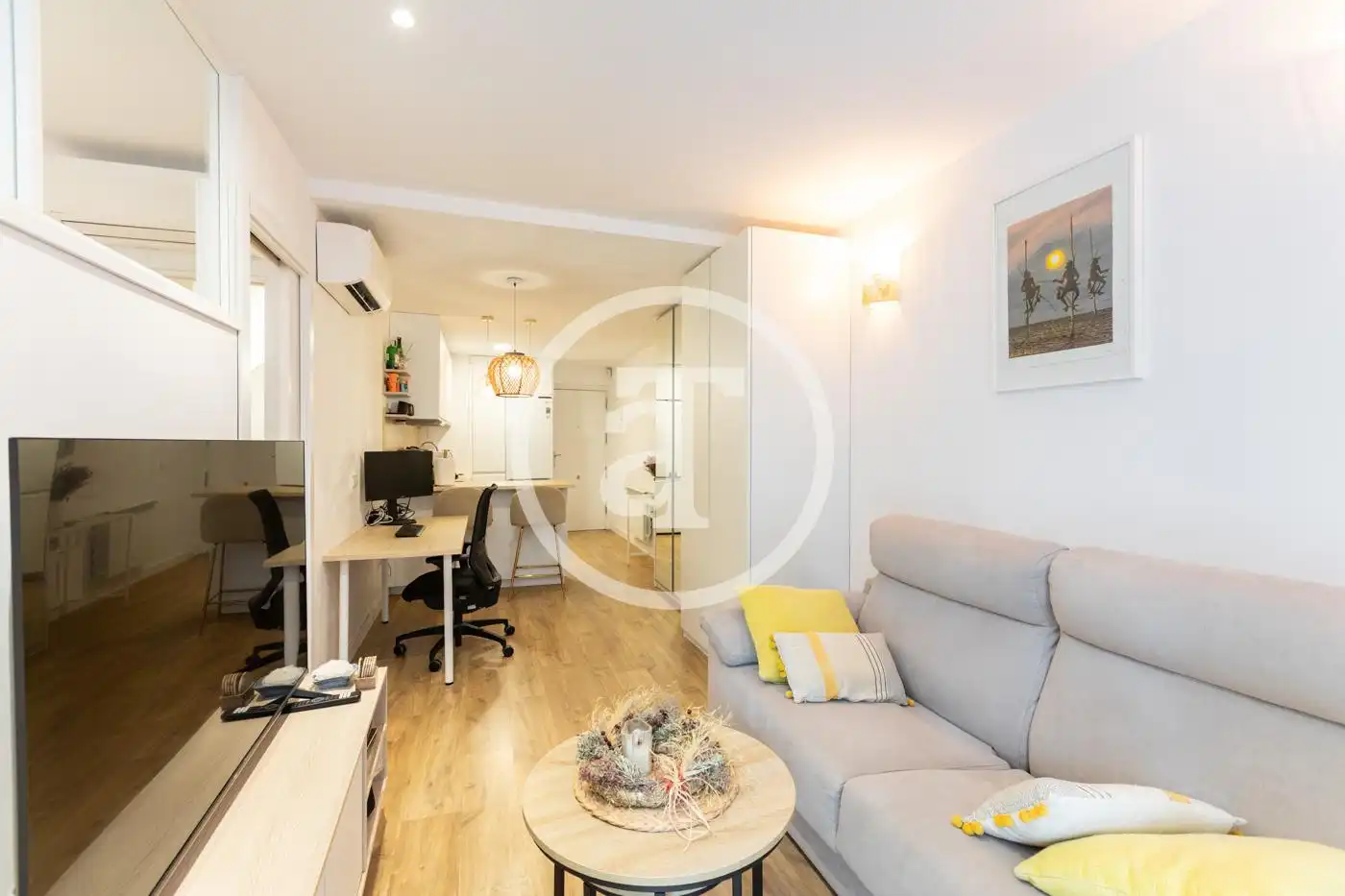 Living room of Flat for rent in Madrid  with Air Conditioner, Heating and Furnished