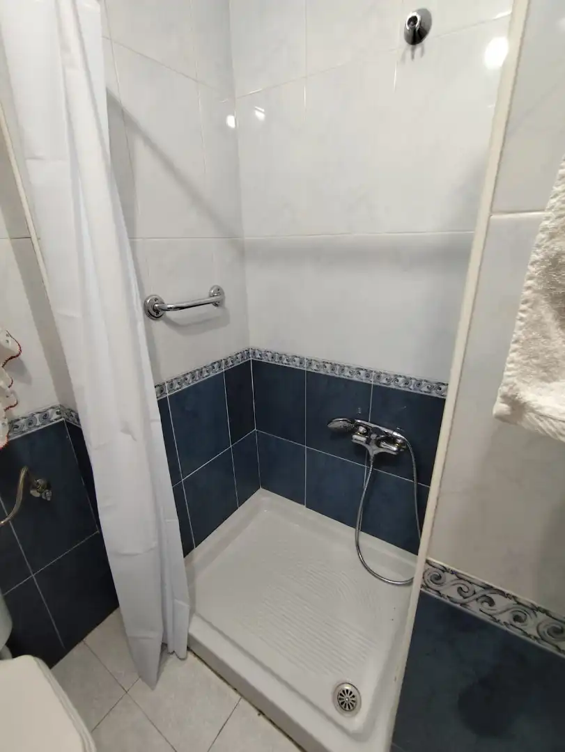 Room in Calle Virgen de la Consolación, Angustias - Chana - Encina