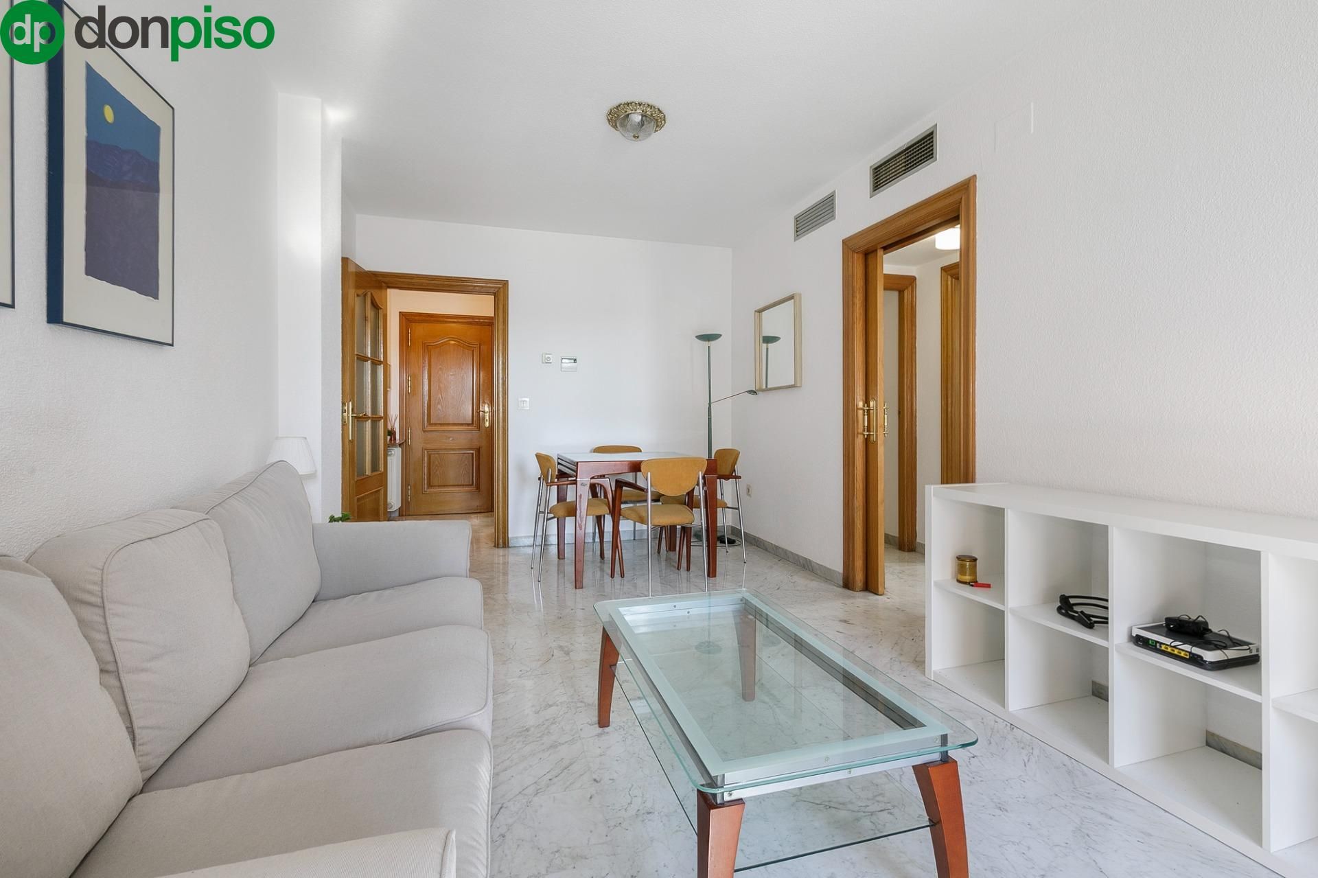 Sala d'estar de Pis en venda en  Granada Capital amb Aire condicionat, Terrassa i Moblat