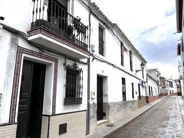 Casa amb balcó en venda a Salteras