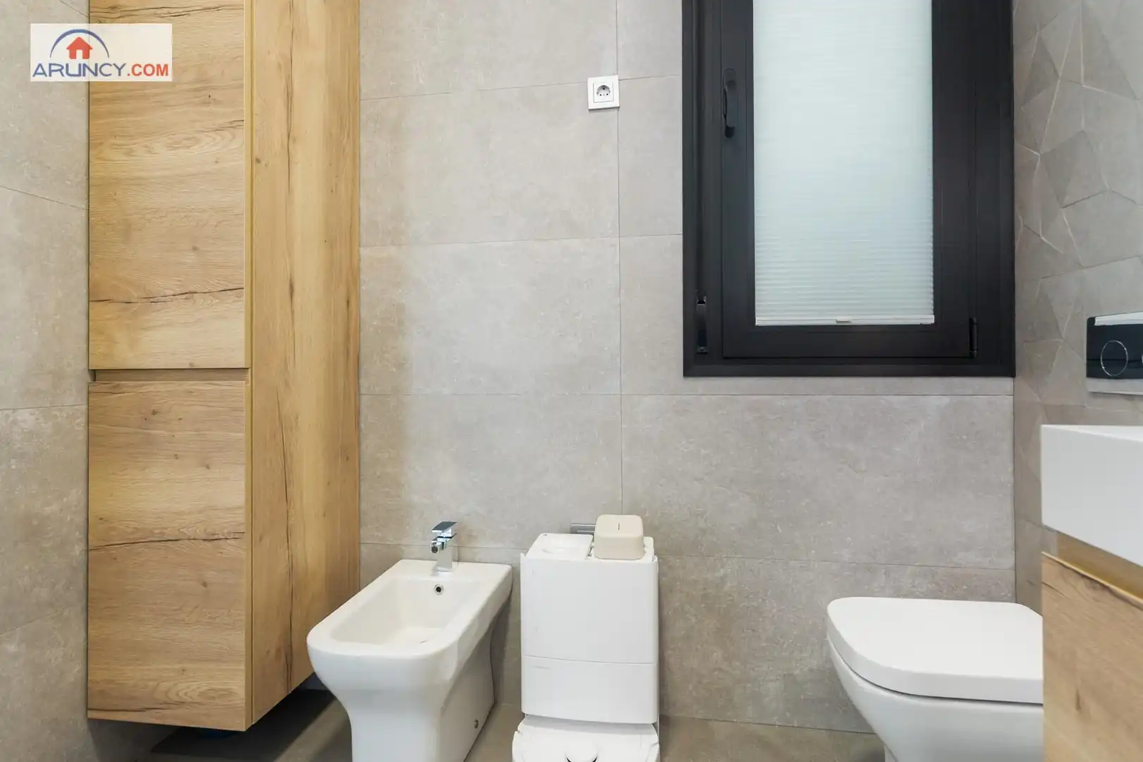 Baño de Casa adosada en venta en Dos Hermanas con Aire acondicionado, Jardín privado y Terraza