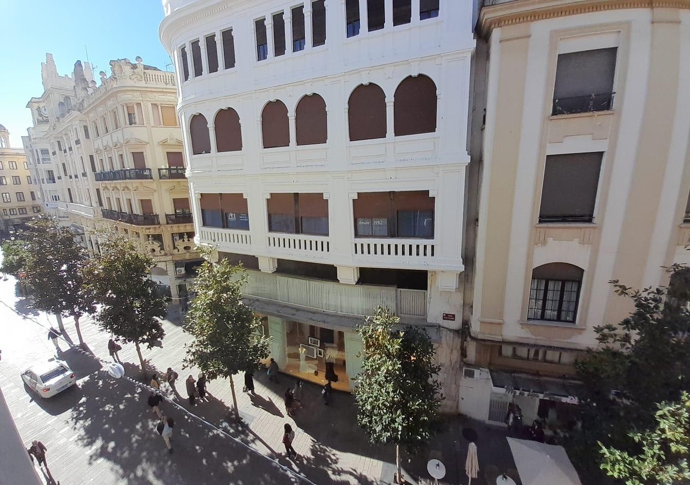 Vista exterior de Piso en venta en  Córdoba Capital con Alarma