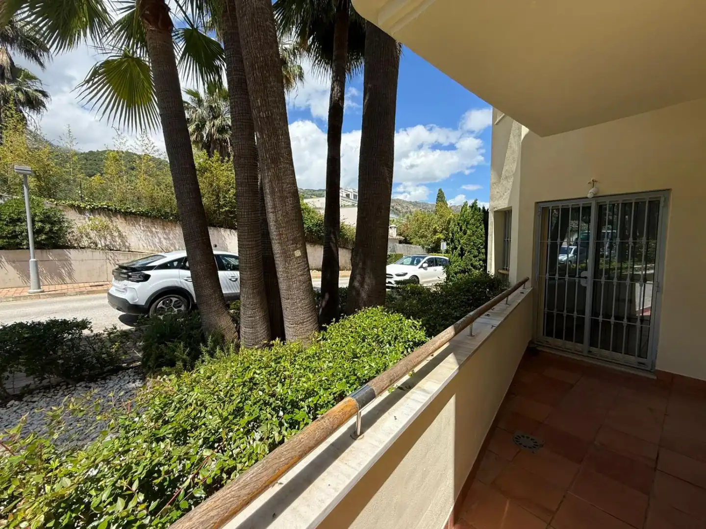 Vista exterior de Piso en venta en Marbella con Calefacción, Terraza y Piscina comunitaria