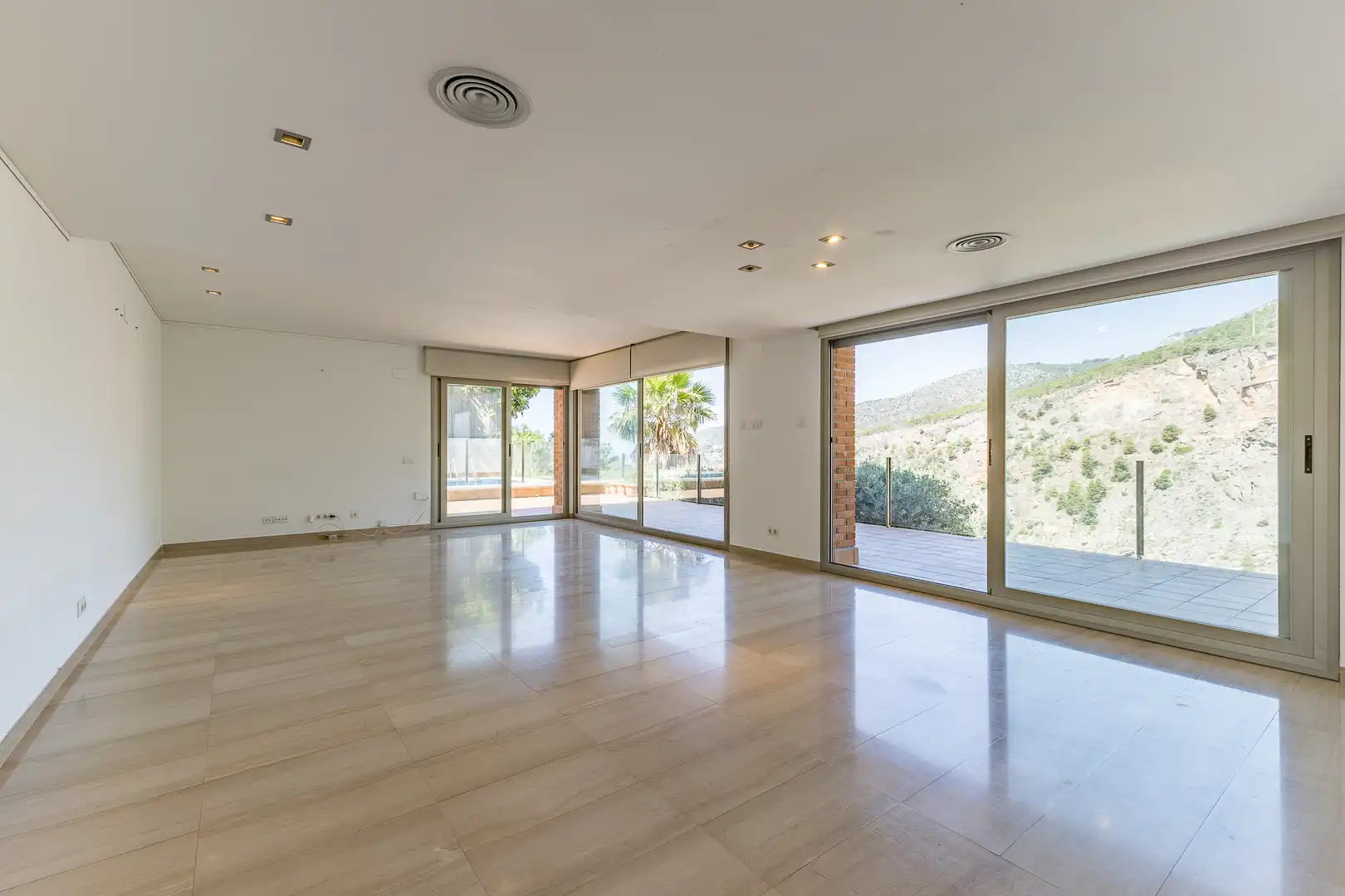 Sala d'estar de Casa o xalet en venda en Sitges amb Aire condicionat, Calefacció i Terrassa