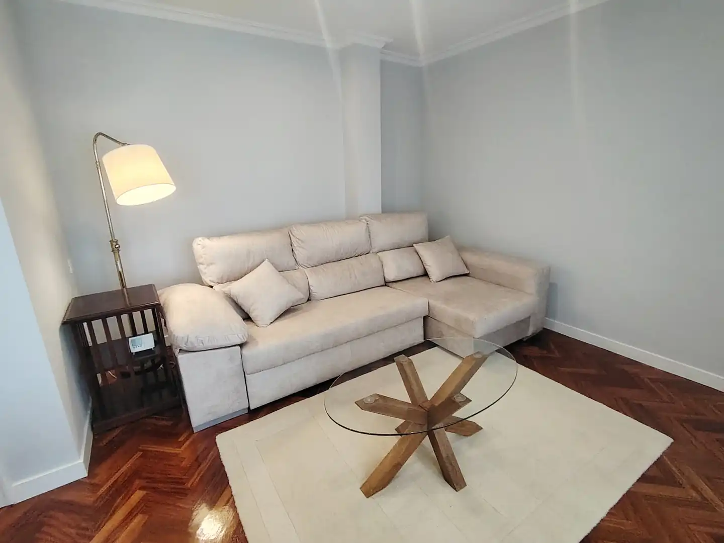 Sala de estar de Piso de alquiler en Gijón  con Calefacción, Parquet y Terraza