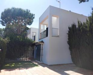 Exterior view of Single-family semi-detached for sale in Chiclana de la Frontera  with Air Conditioner, Heating and Private garden