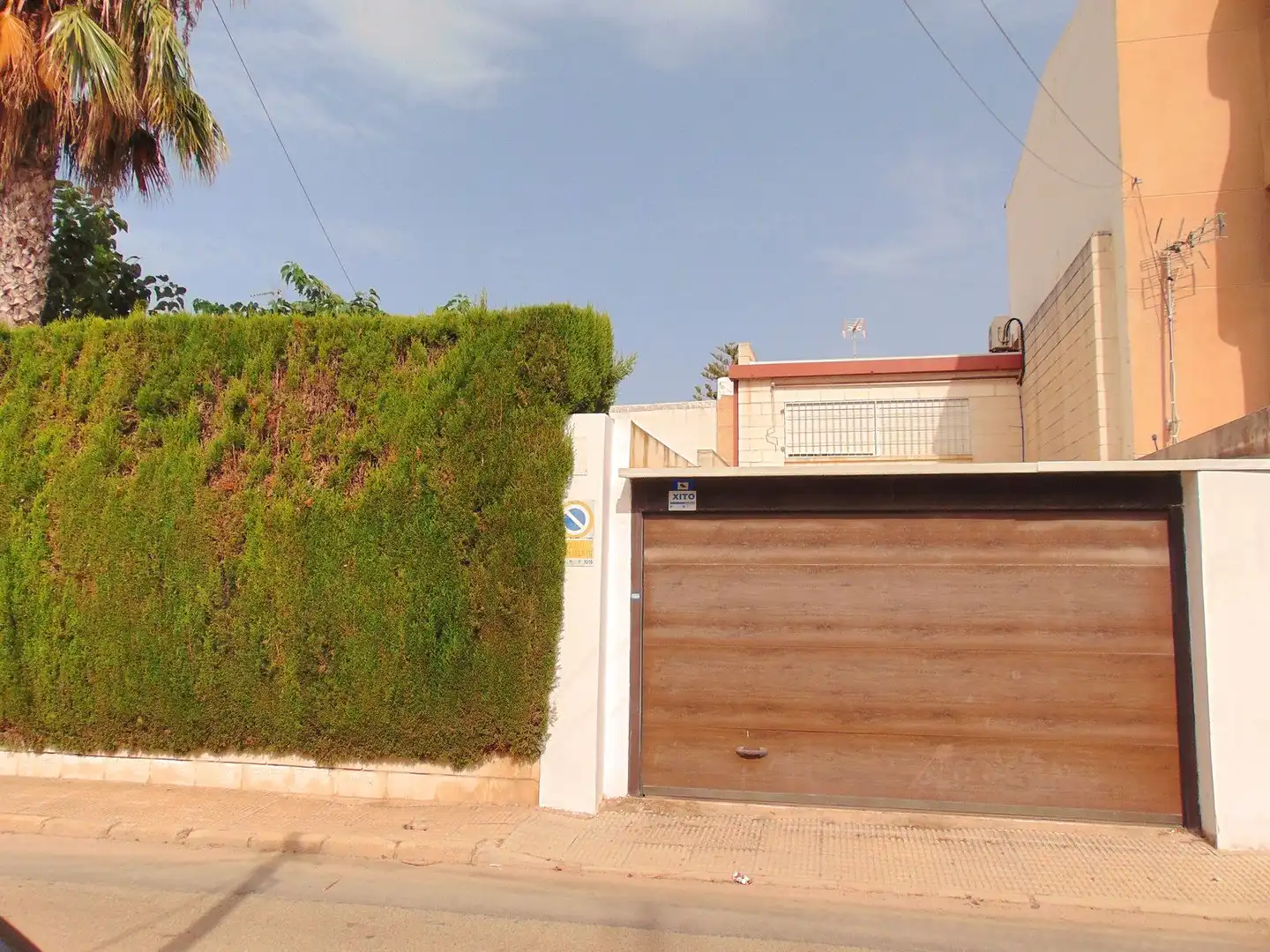 Vista exterior de Casa adosada en venda en San Pedro del Pinatar amb Aire condicionat, Calefacció i Jardí privat