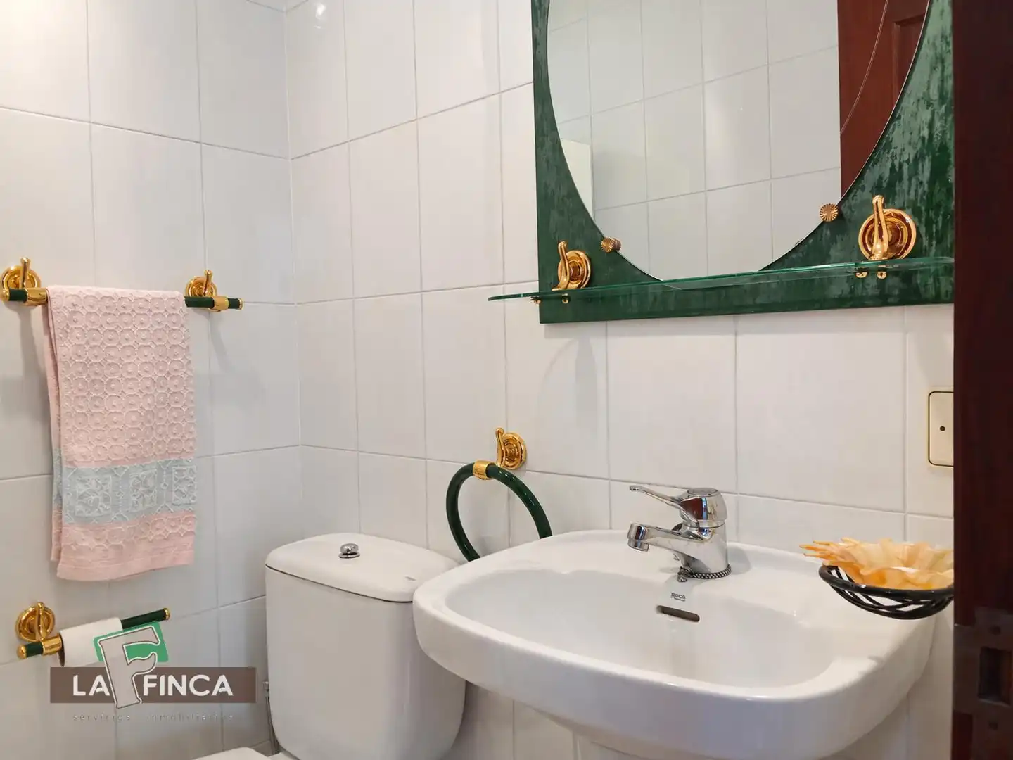 Bany de Pis en venda en Gijón  amb Calefacció, Parquet i Moblat