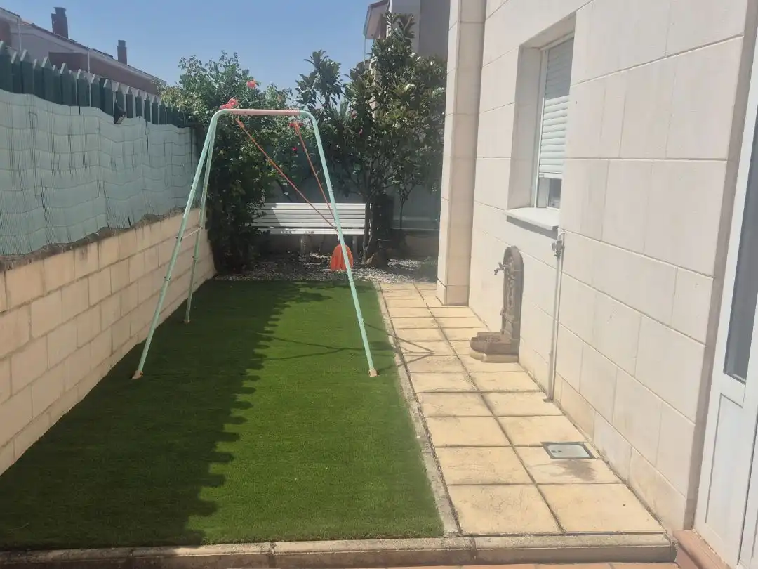 Jardí de Casa o xalet en venda en Quintanilla Vivar amb Aire condicionat, Calefacció i Jardí privat