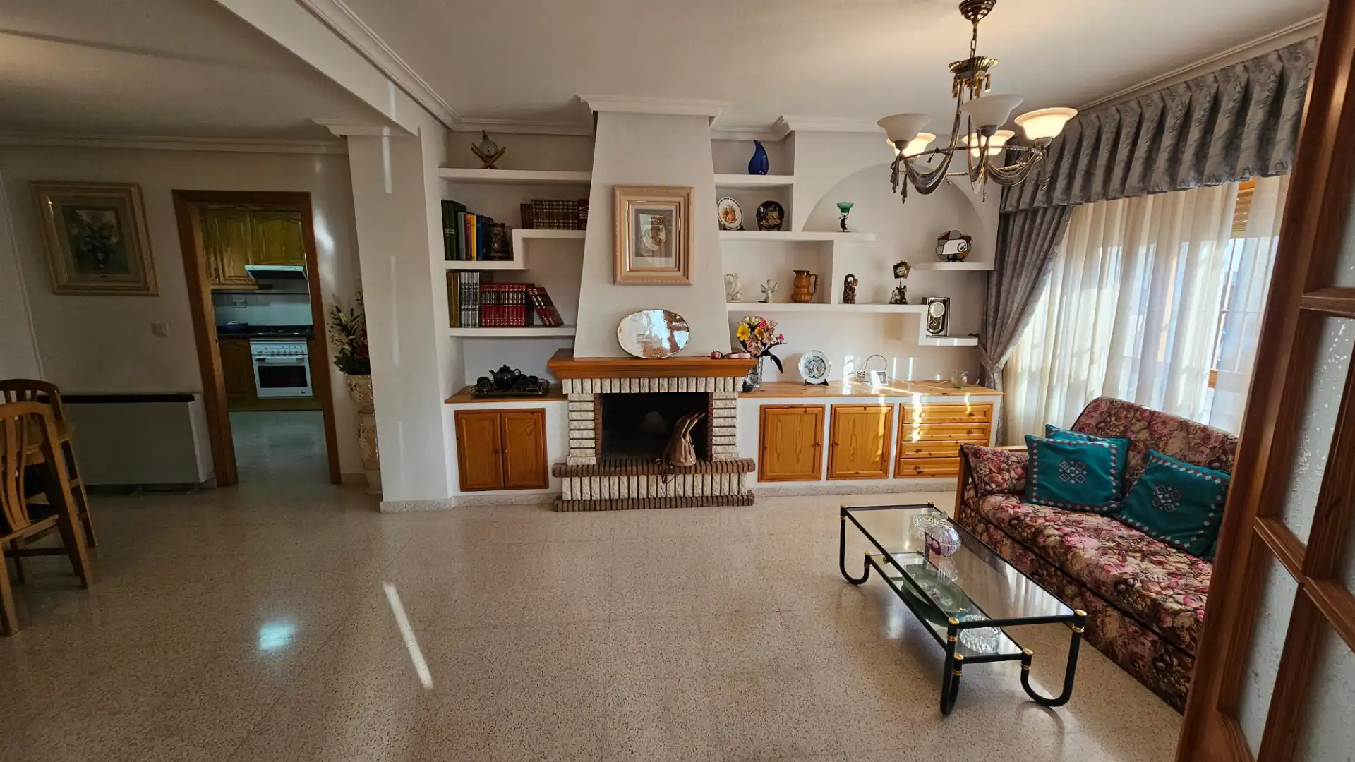 Sala d'estar de Casa adosada de lloguer en El Campello amb Terrassa, Traster i Moblat