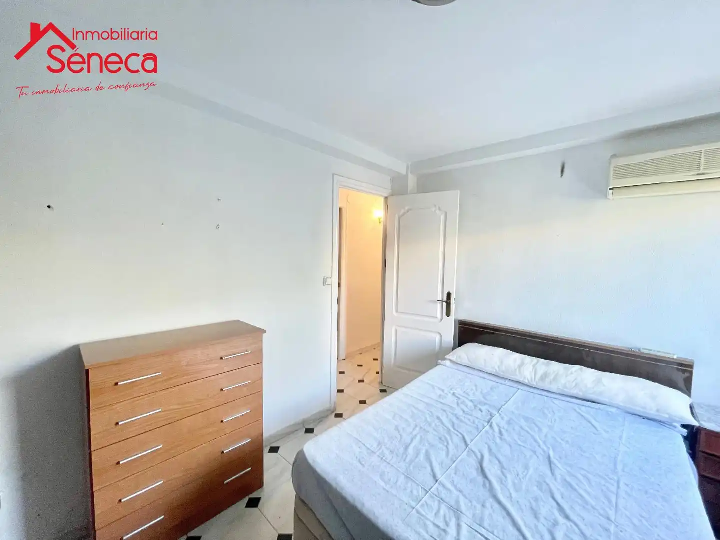 Bedroom of Flat for sale in Córdoba  with Air Conditioner