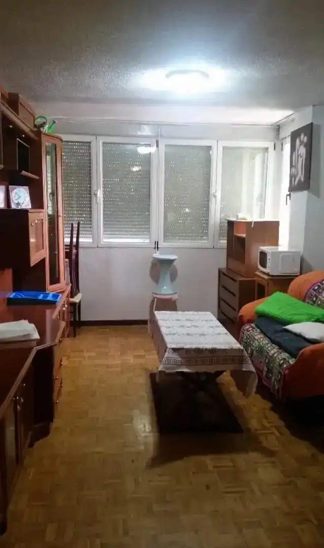 Dormitori de Estudi de lloguer en Madrid amb Parquet, Rentadora i Microones