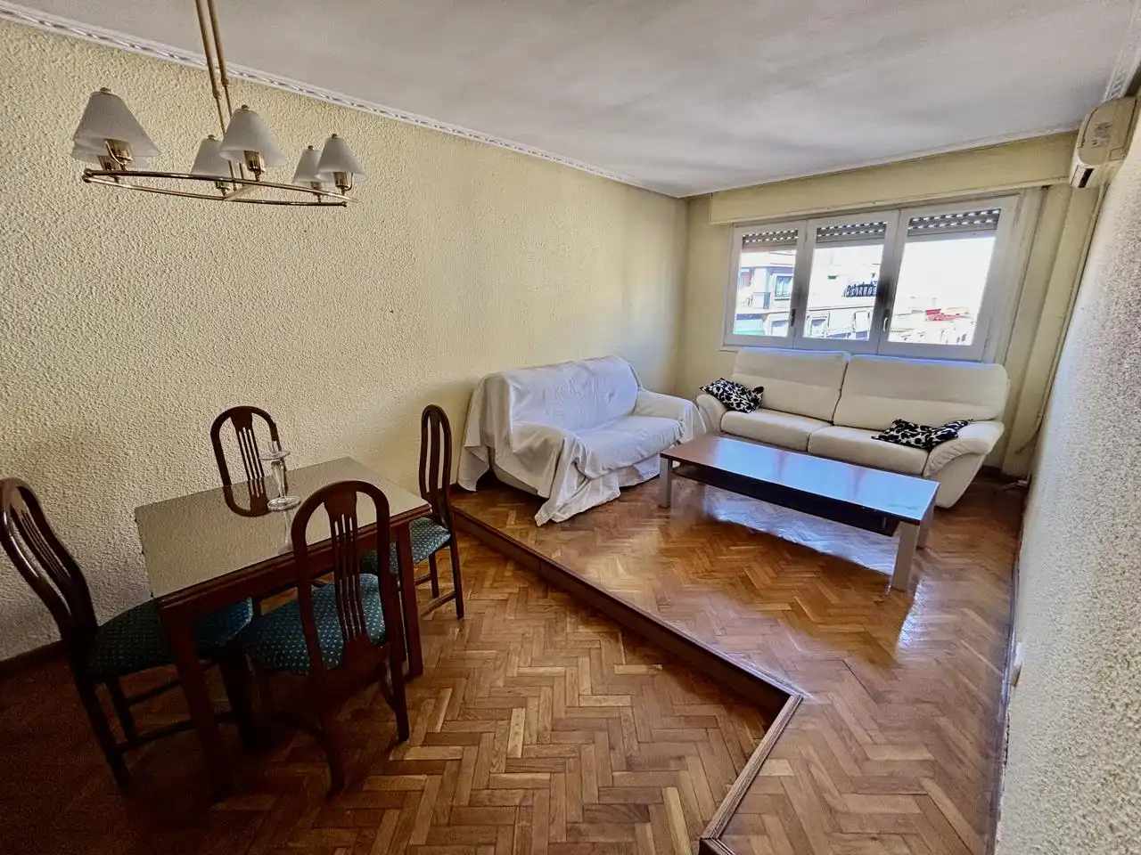 Sala de estar de Piso en venta en Zaragoza con Aire acondicionado, Calefacción y Parquet