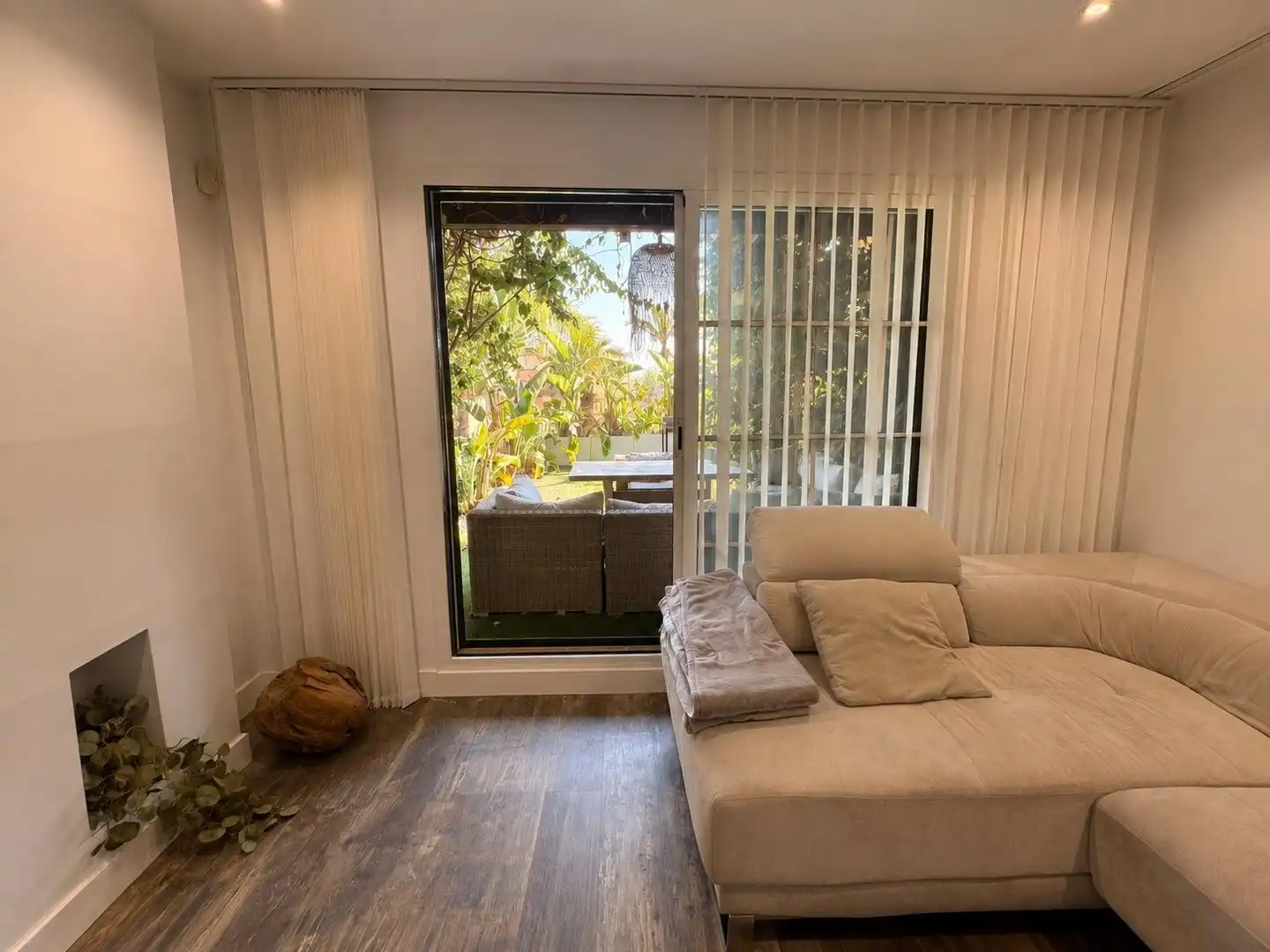 Sala d'estar de Casa adosada en venda en Finestrat amb Aire condicionat, Calefacció i Jardí privat