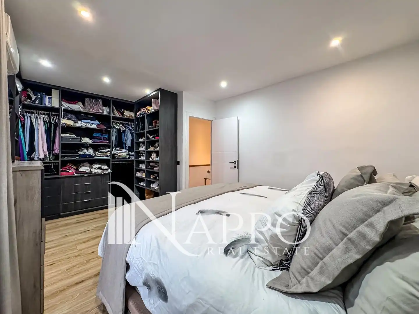Habitación de Casa adosada en venta en Calvià con Aire acondicionado, Calefacción y Jardín privado