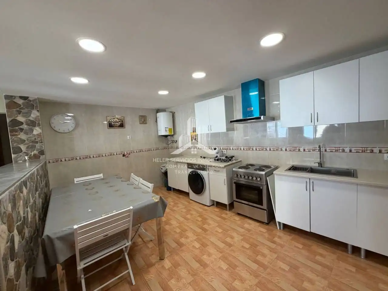 Cuina de Apartament en venda en Vila-real amb Parquet, Terrassa i Traster