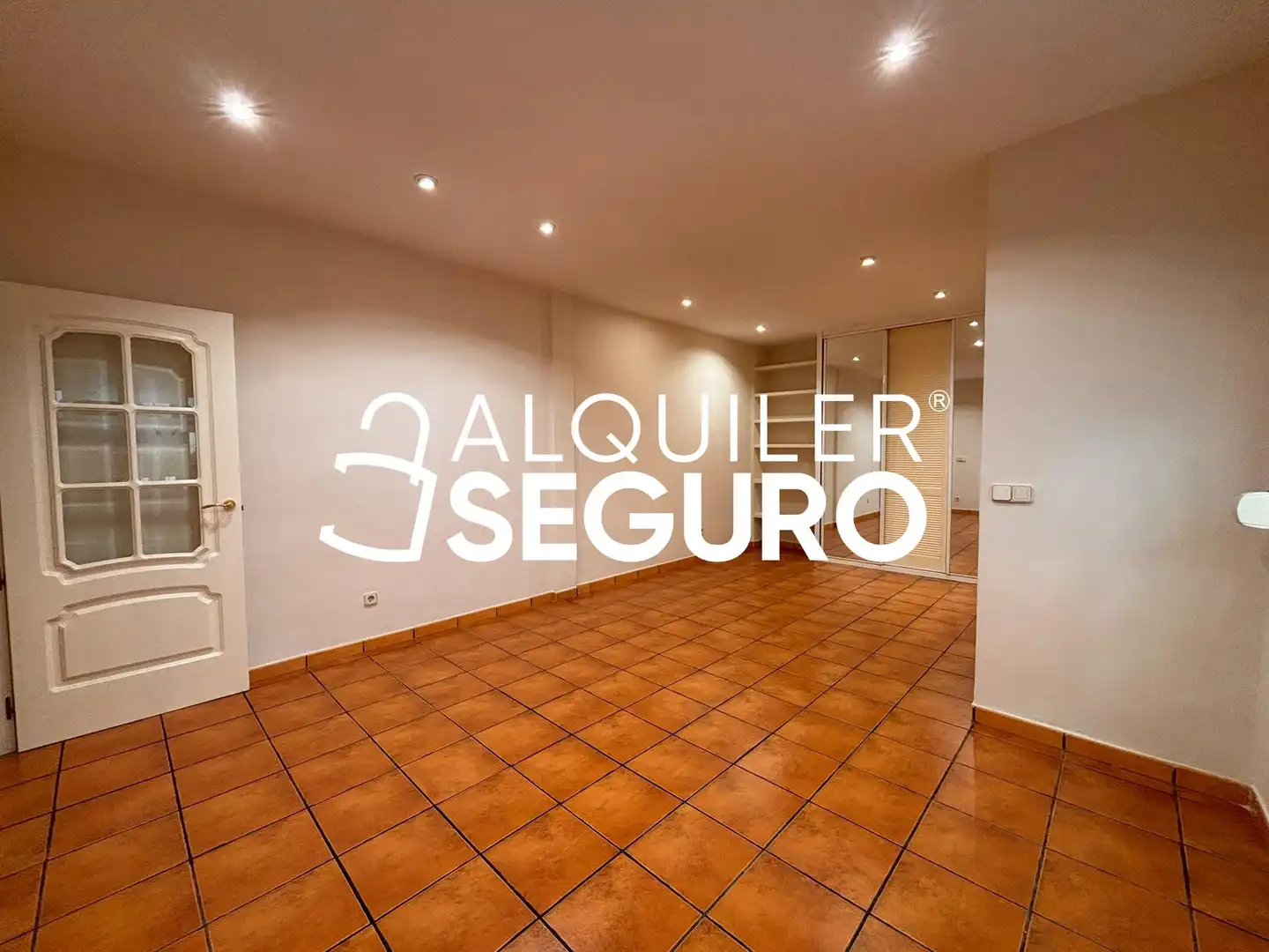Flat for rent in Madrid  with Air Conditioner and Heating