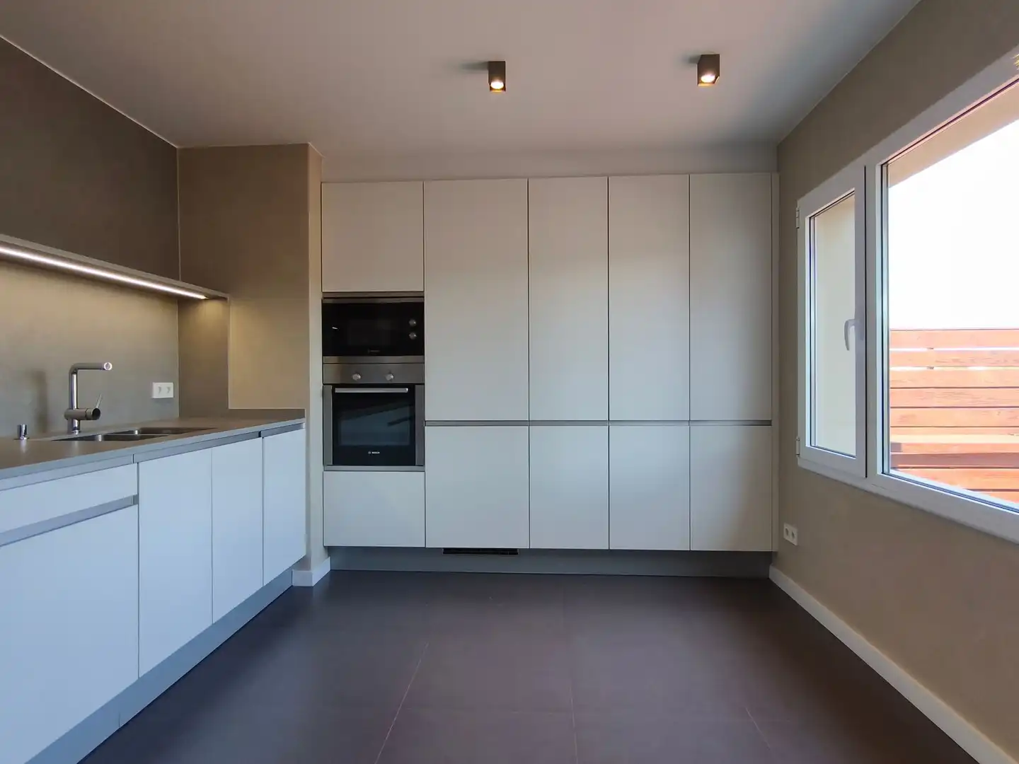 Kitchen of Attic for rent in Girona  with Air Conditioner, Heating and Terrace