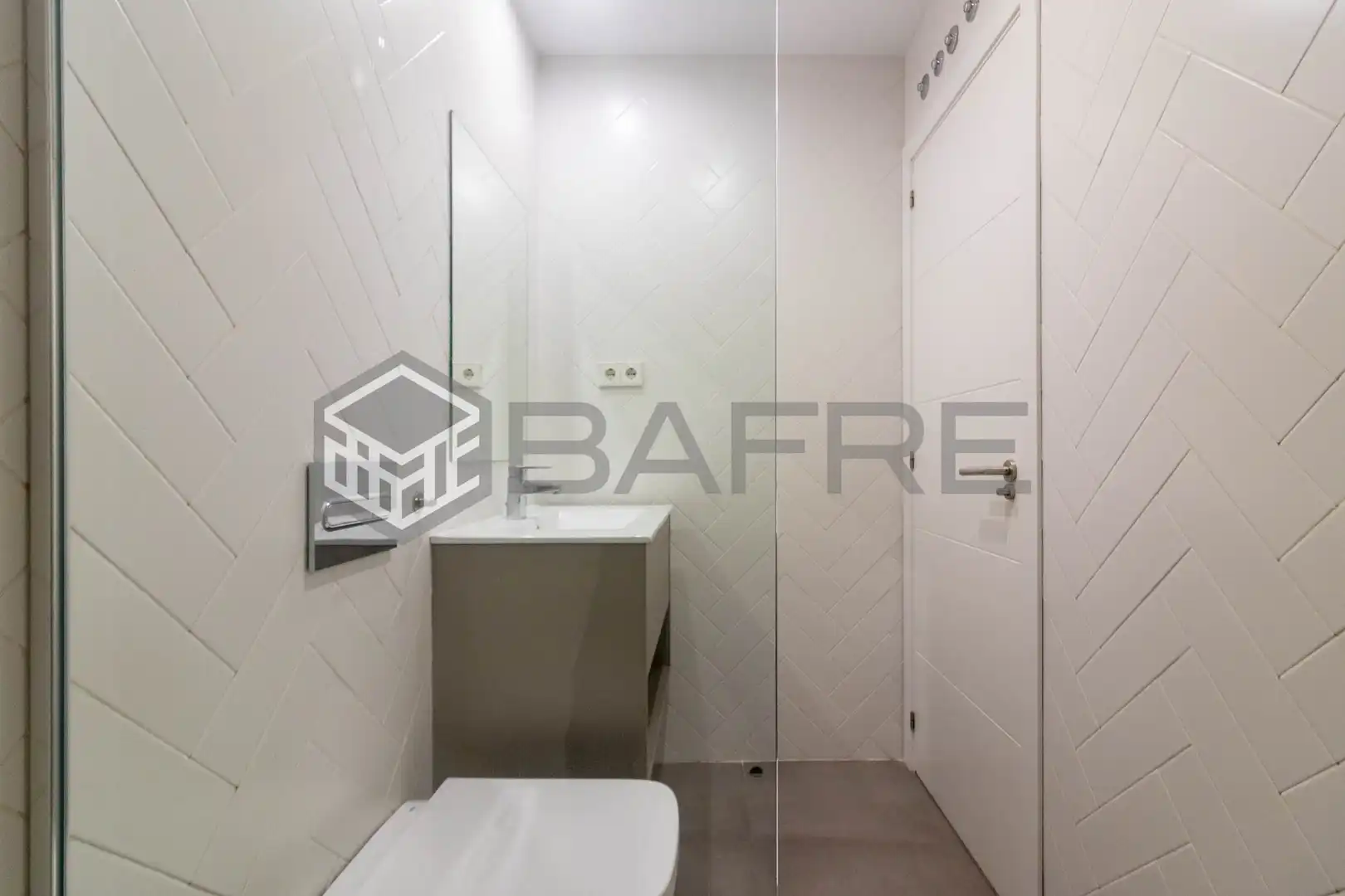 Badezimmer von Wohnung zum Verkauf in Madrid mit Klimaanlage, Heizung und Privatgarten
