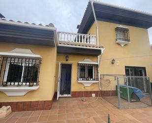 Vista exterior de Casa o xalet de lloguer en Los Alcázares amb Aire condicionat, Calefacció i Jardí privat