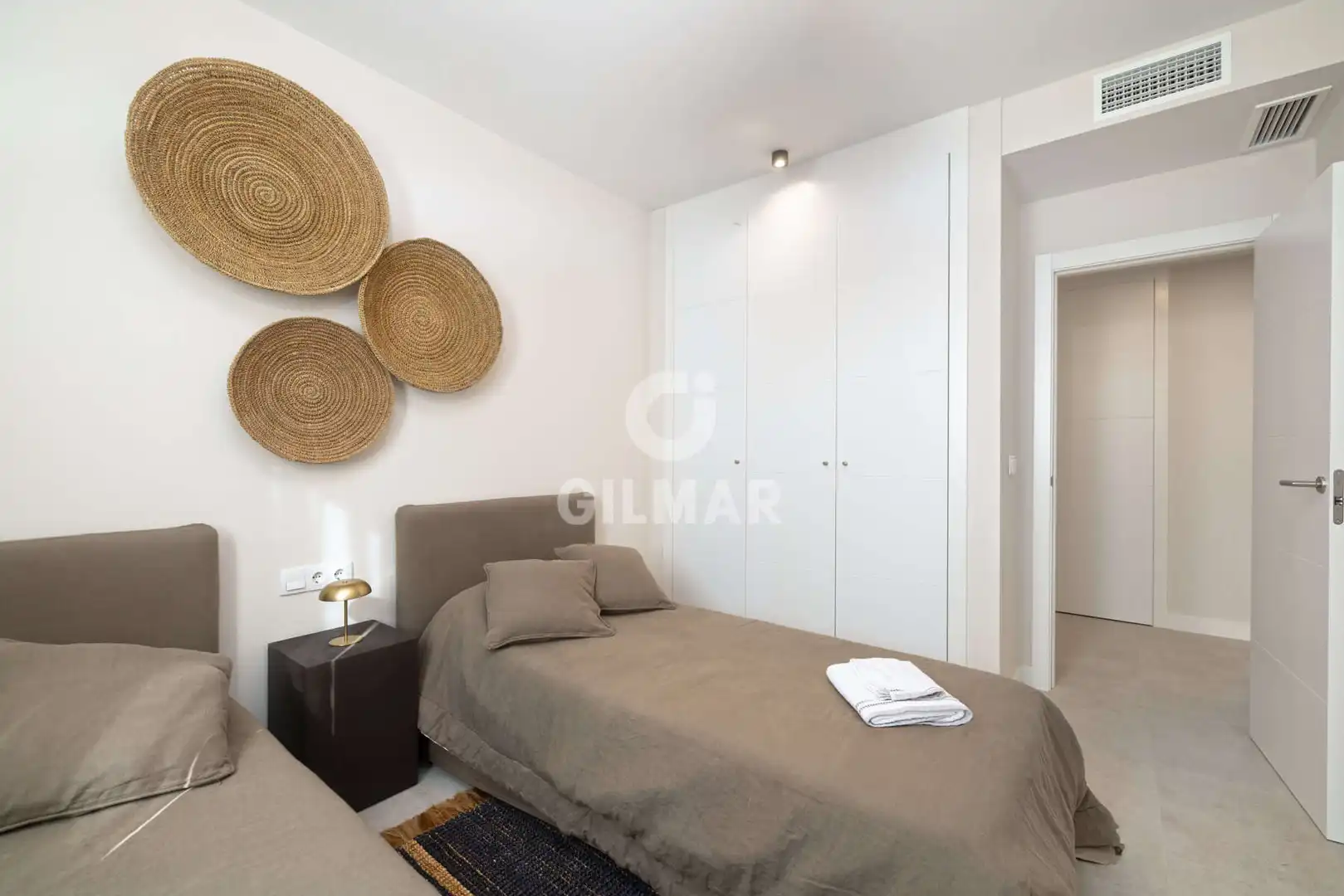 Habitación de Ático en venta en Estepona con Calefacción, Trastero y Piscina