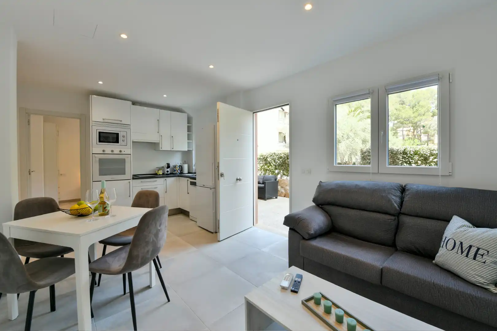 Living room of Ground floor for rent in Calvià  with Air Conditioner, Heating and Terrace