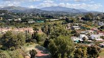 Vista exterior de Àtic en venda en Estepona amb Calefacció, Jardí privat i Parquet