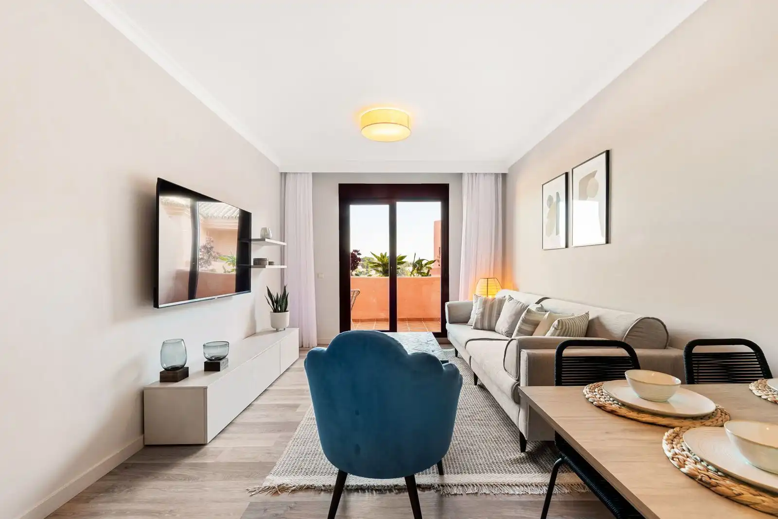 Sala de estar de Piso en venta en Benahavís con Aire acondicionado, Terraza y Amueblado