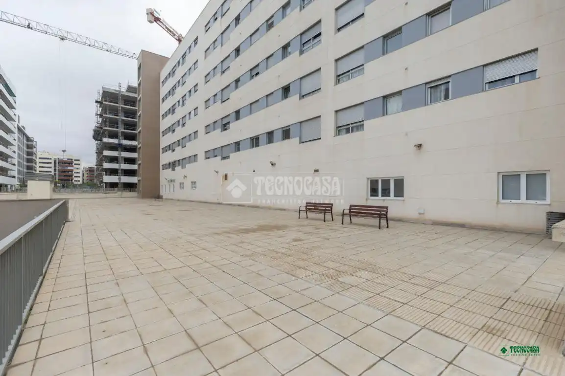 Parkplatz von Wohnung zum Verkauf in Almería mit Klimaanlage
